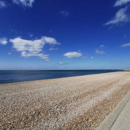 Shore Thing - Just A Stones Throw From The Beach Sandgate Exterior photo
