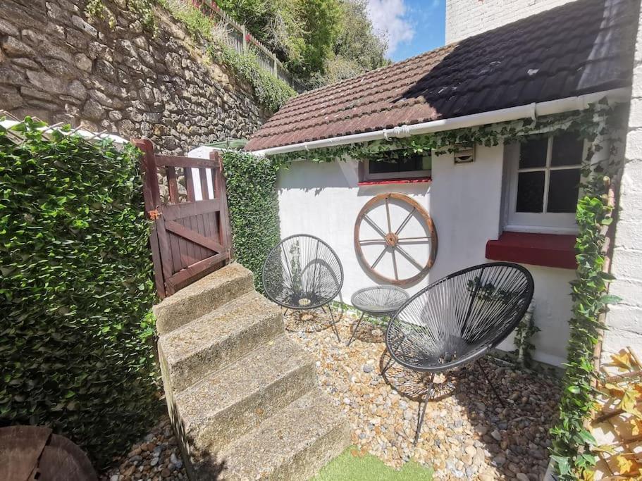 Apartment Shore Thing - Just A Stones Throw From The *