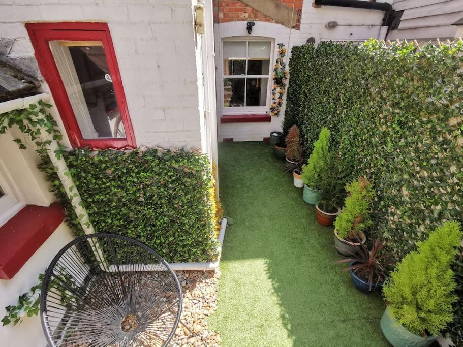 Shore Thing - Just A Stones Throw From The * Sandgate