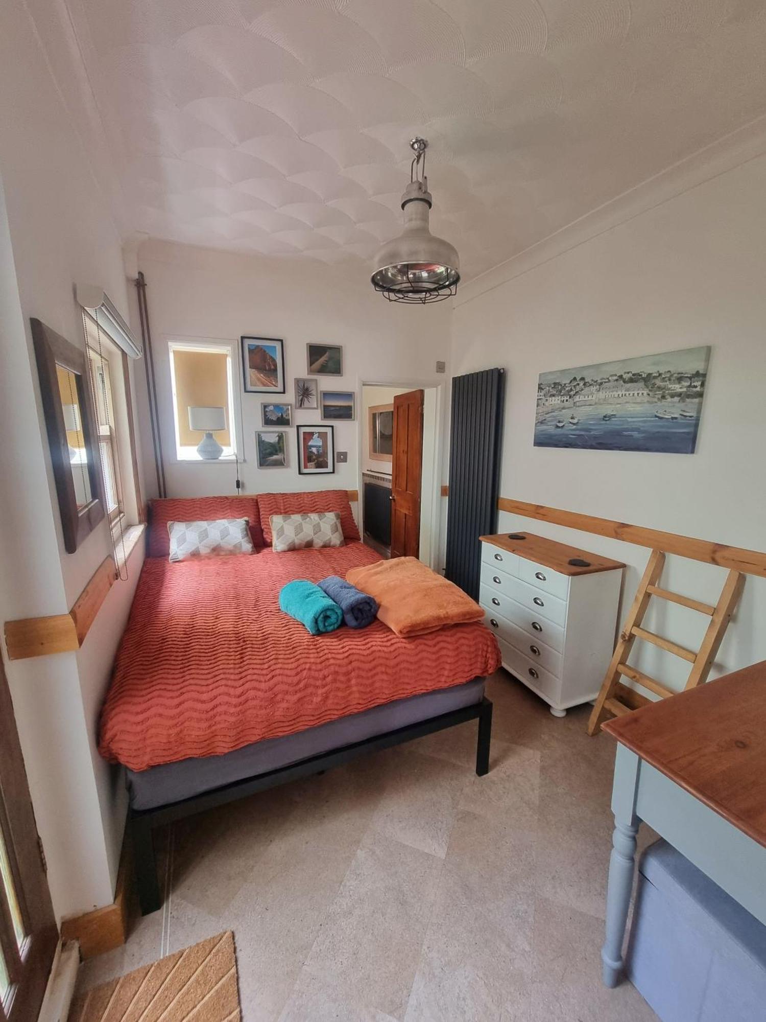 Shore Thing - Just A Stones Throw From The Apartment Sandgate